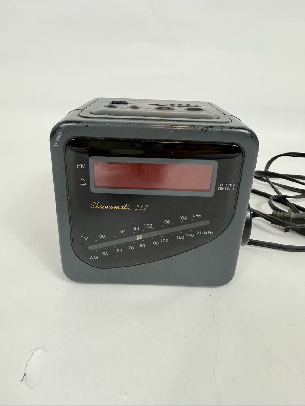 Radio Shack Chronomatic Vintage Clock Radio 312 Anolog AM/FM Alarm Clock Cube